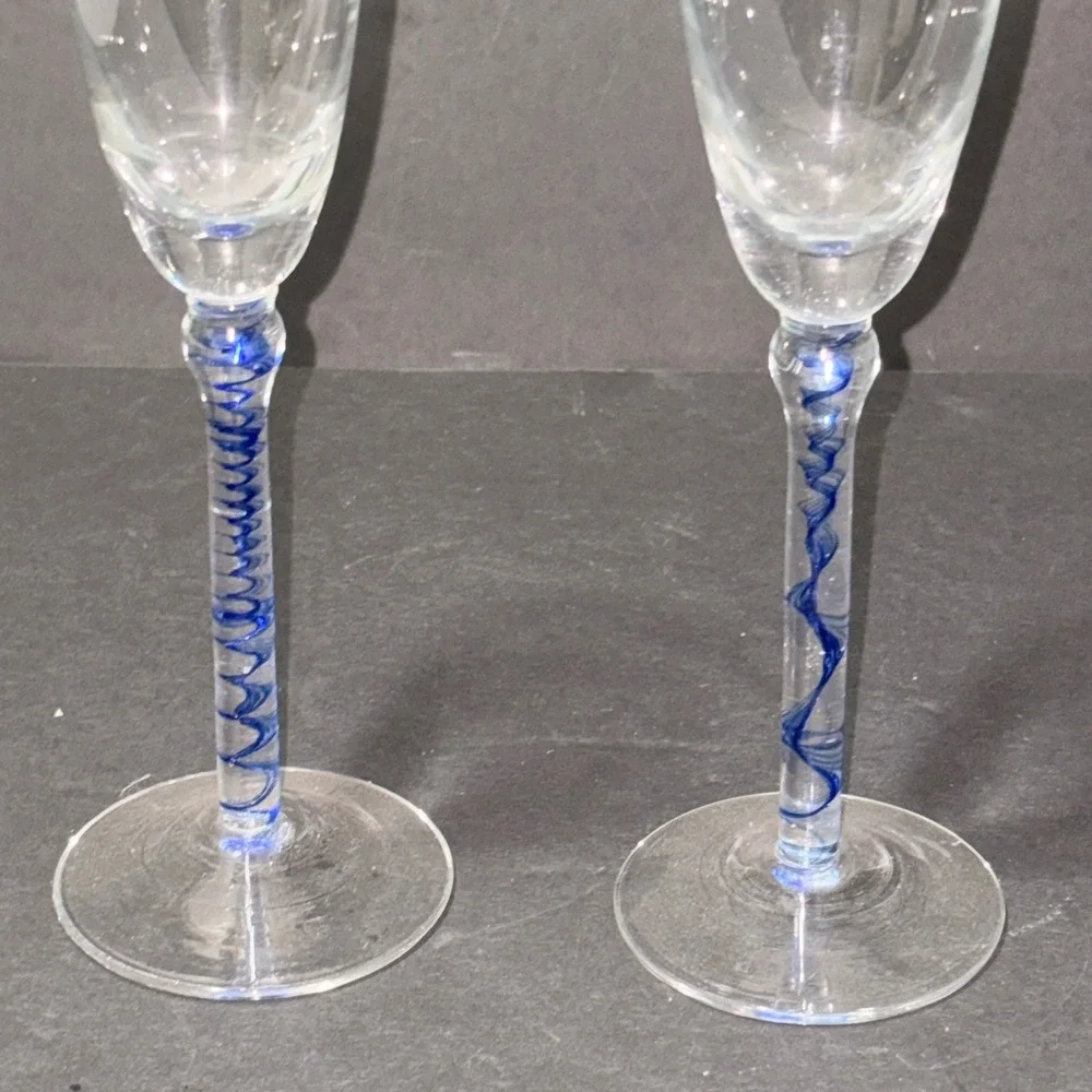 Unbranded champagne flutes